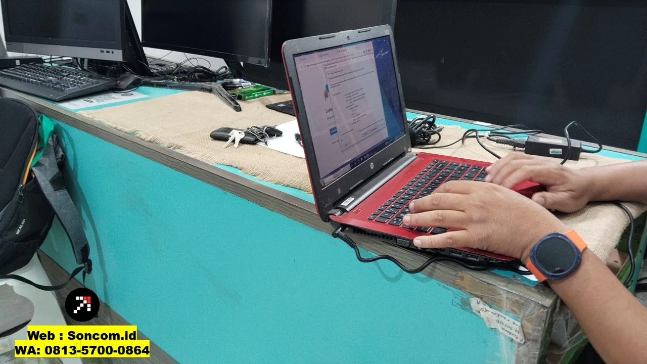 Laptop HP masuk ke workshop SonCom untuk pemeriksaan dan perawatan